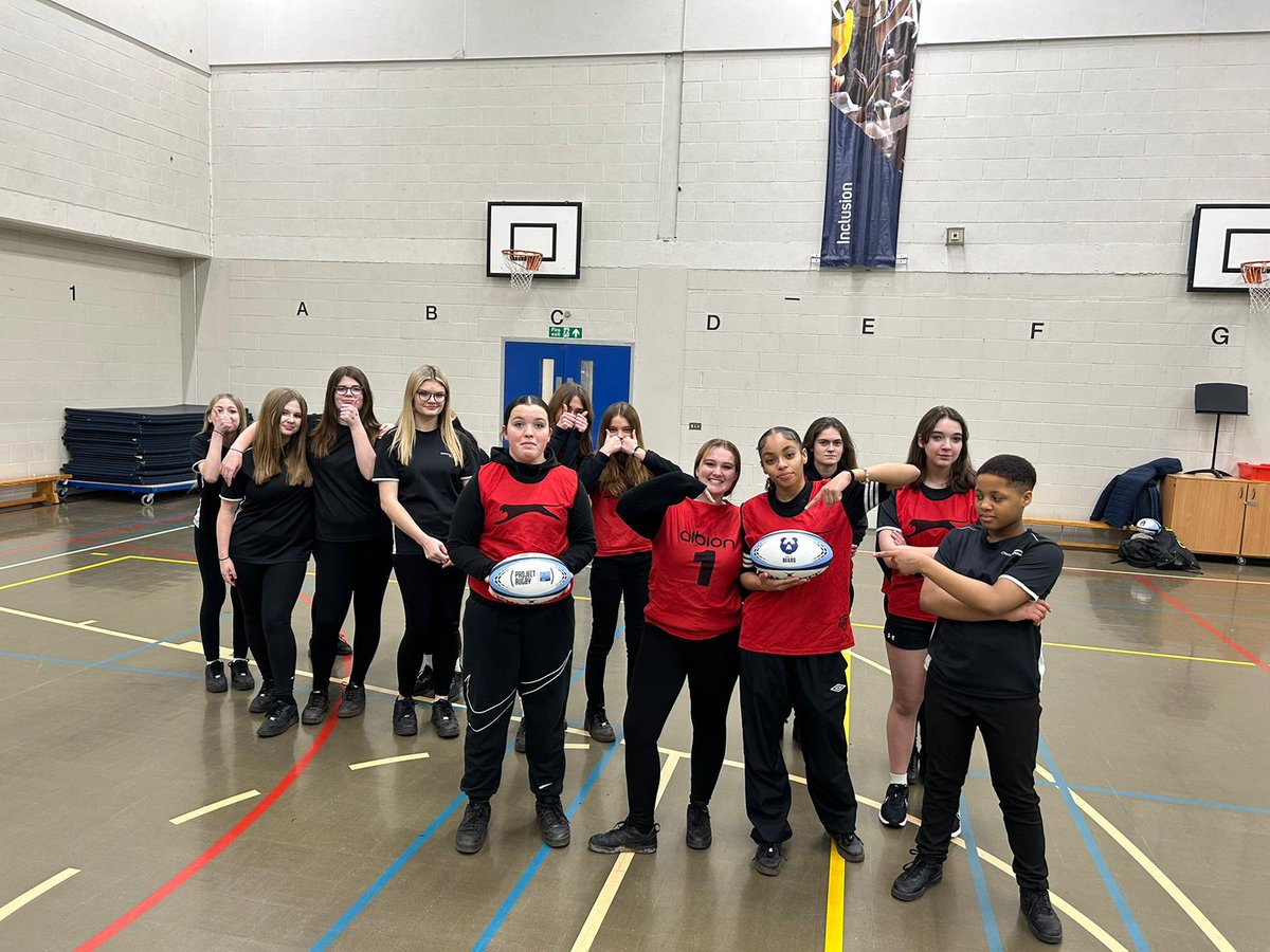 BrisBearsFound's tweet image. Our 🥇 ever #ProjectRugby sessions started today with the Year 7⃣,9⃣ &amp;amp; 🔟 girls at @OABrightstowe 🥳 

See you all next week! 👊🐻 

@AvonmouthOBRFC get in touch if you’re looking to recruit 👇

📧 rhynes@bristolbearsrugby.com