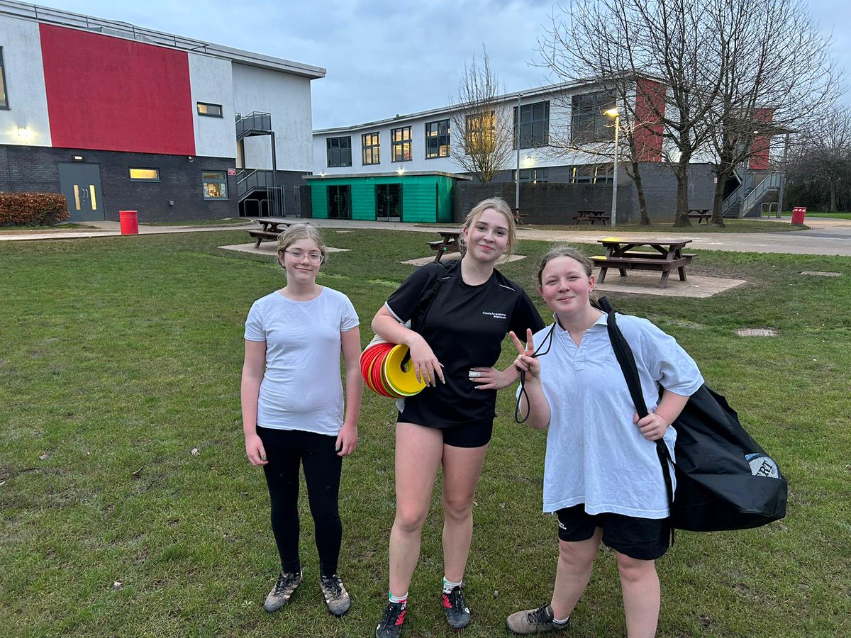 BrisBearsFound's tweet image. Our 🥇 ever #ProjectRugby sessions started today with the Year 7⃣,9⃣ &amp;amp; 🔟 girls at @OABrightstowe 🥳 

See you all next week! 👊🐻 

@AvonmouthOBRFC get in touch if you’re looking to recruit 👇

📧 rhynes@bristolbearsrugby.com