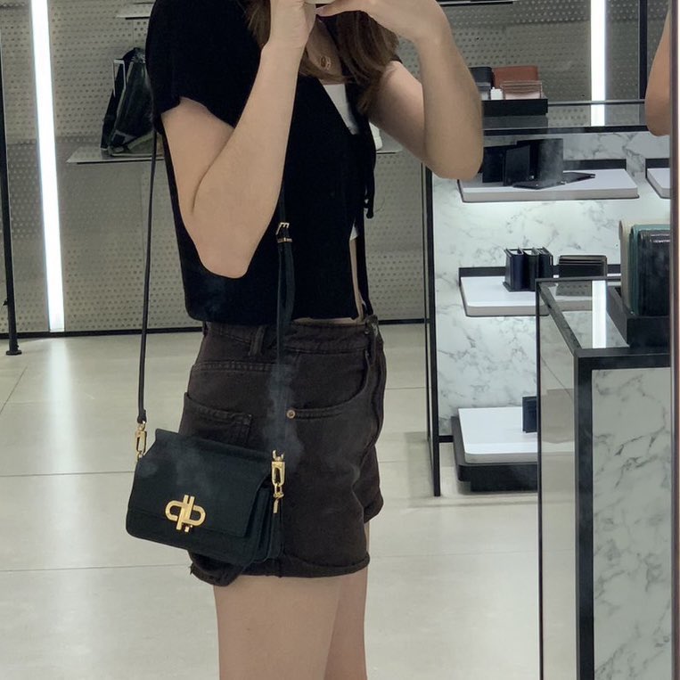 ส่งต่อเสื้อผ้า เจ้าของใช้เอง สภาพดีค่า tweet media
