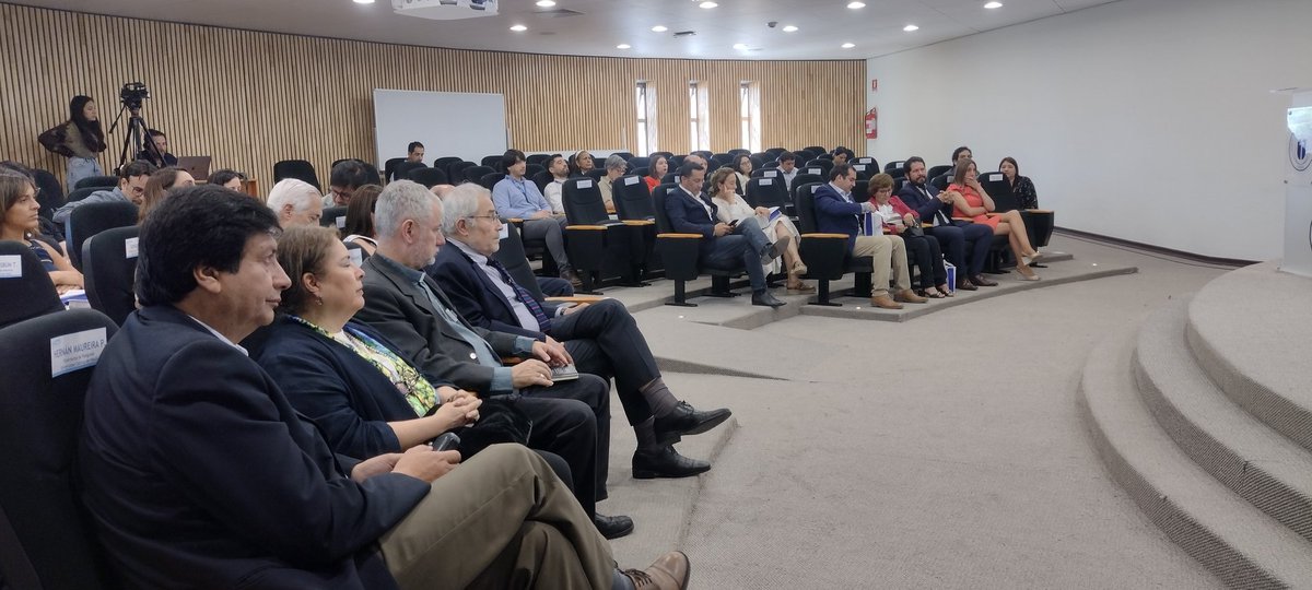 Patcaa's tweet photo. Presentamos cuatro proyectos de innovación en tratamiento #Cancer #FIC @GOREMaule #COREMaule @facmedicinaucm @ucatolicamaule #CentroOncologico #UCM
Somos #TuUniversidad https://t.co/39tXlr4Q36