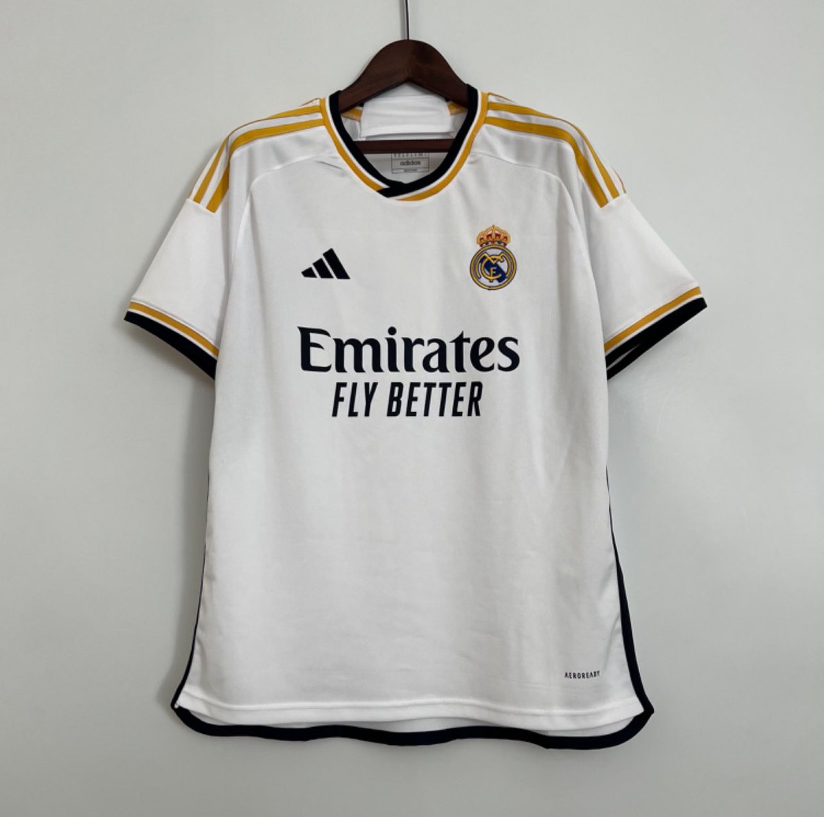 AdriRM33's tweet photo. 🚨 SORTEO INTERNACIONAL 🚨

🚨 Si Jude Bellingham marca gol contra el Atlético vamos a sortear su camiseta entre uno de los que den RT a este tweet y nos sigan a mí y @futboljersey7 🤍

- OPCIONAL: Mencionar a un amigo (doble participación) https://t.co/UqCVlukCta