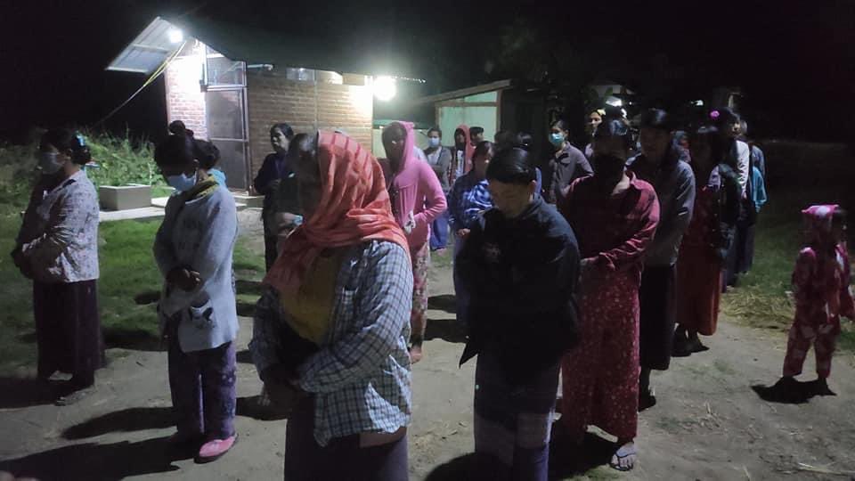 KYITHAR95368969's tweet photo. Pro-democracy residents from a village of #Yinmarbin Twp, #Sagaing Region, regularly staged a night protest to overthrow the #MilitaryDictatorship on Jan10.

#HelpMyanmarIDPs              
#2024Jan10Coup                                  #WhatsHappeningInMyanmar https://t.co/s0Cgqf8jIz
