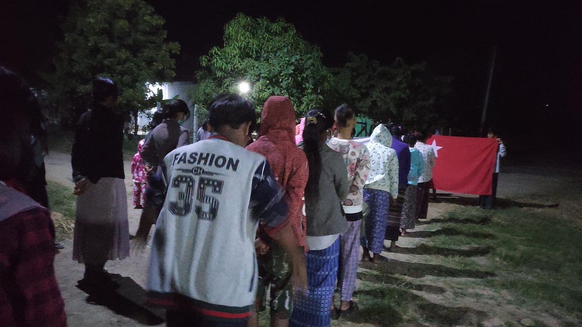 KYITHAR95368969's tweet photo. Pro-democracy residents from a village of #Yinmarbin Twp, #Sagaing Region, regularly staged a night protest to overthrow the #MilitaryDictatorship on Jan10.

#HelpMyanmarIDPs              
#2024Jan10Coup                                  #WhatsHappeningInMyanmar https://t.co/s0Cgqf8jIz