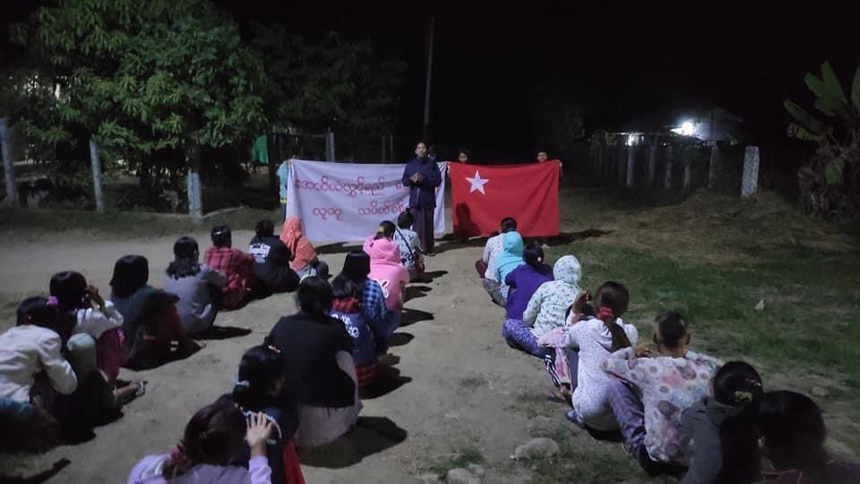 KYITHAR95368969's tweet photo. Pro-democracy residents from a village of #Yinmarbin Twp, #Sagaing Region, regularly staged a night protest to overthrow the #MilitaryDictatorship on Jan10.

#HelpMyanmarIDPs              
#2024Jan10Coup                                  #WhatsHappeningInMyanmar https://t.co/s0Cgqf8jIz