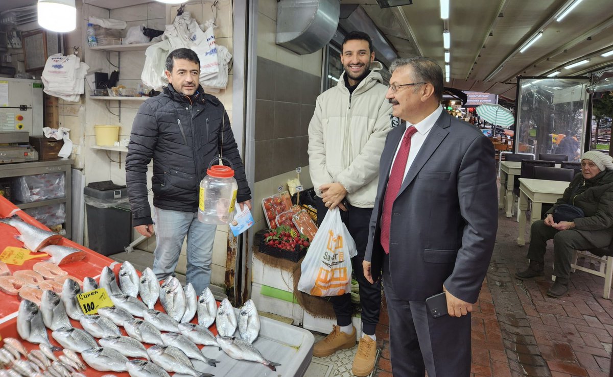 a_cerol's tweet photo. Küçükyalı Mahallesinde esnaflarımızı ziyaret ederek kolaylıklar ve bol kazançlar diledik.
Artan maliyetlerden vatandaşlarımızın son derece şikayetçi ve mutsuz olduklarını gözlemledik. https://t.co/U5nNBTNneF