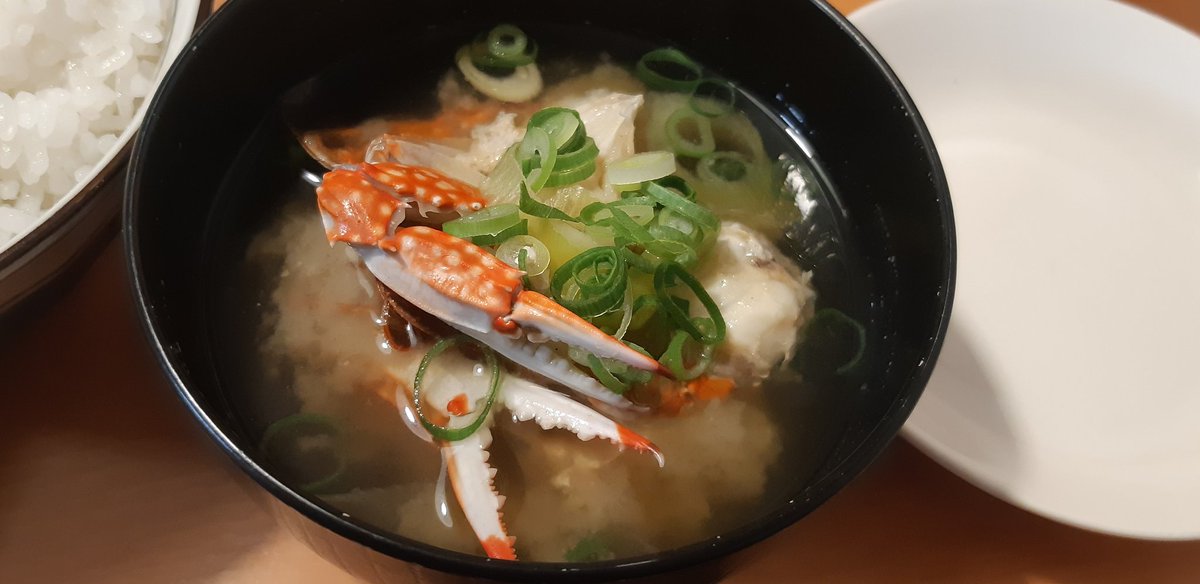 1212reia810's tweet photo. 今夜の #夕飯🍴赤えびのお刺身🦐&amp;鶏むねチャーシュー&amp;豚肉の甘辛焼き&amp;渡り蟹の味噌汁🦀+もずくスープ&amp;残り物達～🥰年末から剥げかけていた左足の親指の爪😣剥げそうにないなぁ…って思っていたら爪が白くなってきて怪しい感じに💦きゃー😱剥げないでぇ～😭お願いーっ🙏
#おうちごはん
#お腹ペコリン部 https://t.co/N695bEhBBl