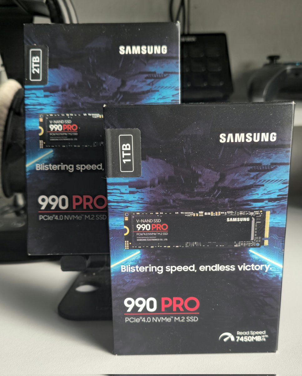 GStaebchen's tweet photo. Und die nächste Runde Teile für meinen neuen PC - zwei 990 Pro - eine für Windows und eine nur für Games - für alles andere werden 3 Festplatten aus dem alten System weiter genutzt  😄
Nicht mehr viel und bald kann ich dann wieder streamen... 😄
#samsung #990pro #newbuild https://t.co/DZpw5l2nWi