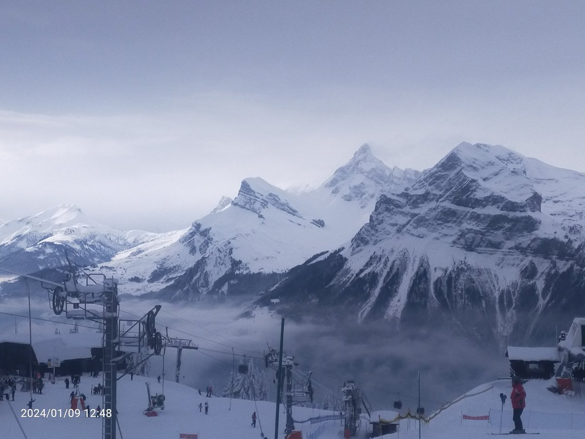 ucanski's tweet photo. Skiing the four villages of the #grandmassif yesterday and today. Snow is fantastic down to 1200m with a top up snowfall last night. No queues and empty slopes makes for perfection. https://t.co/Ui8LCTOpDi