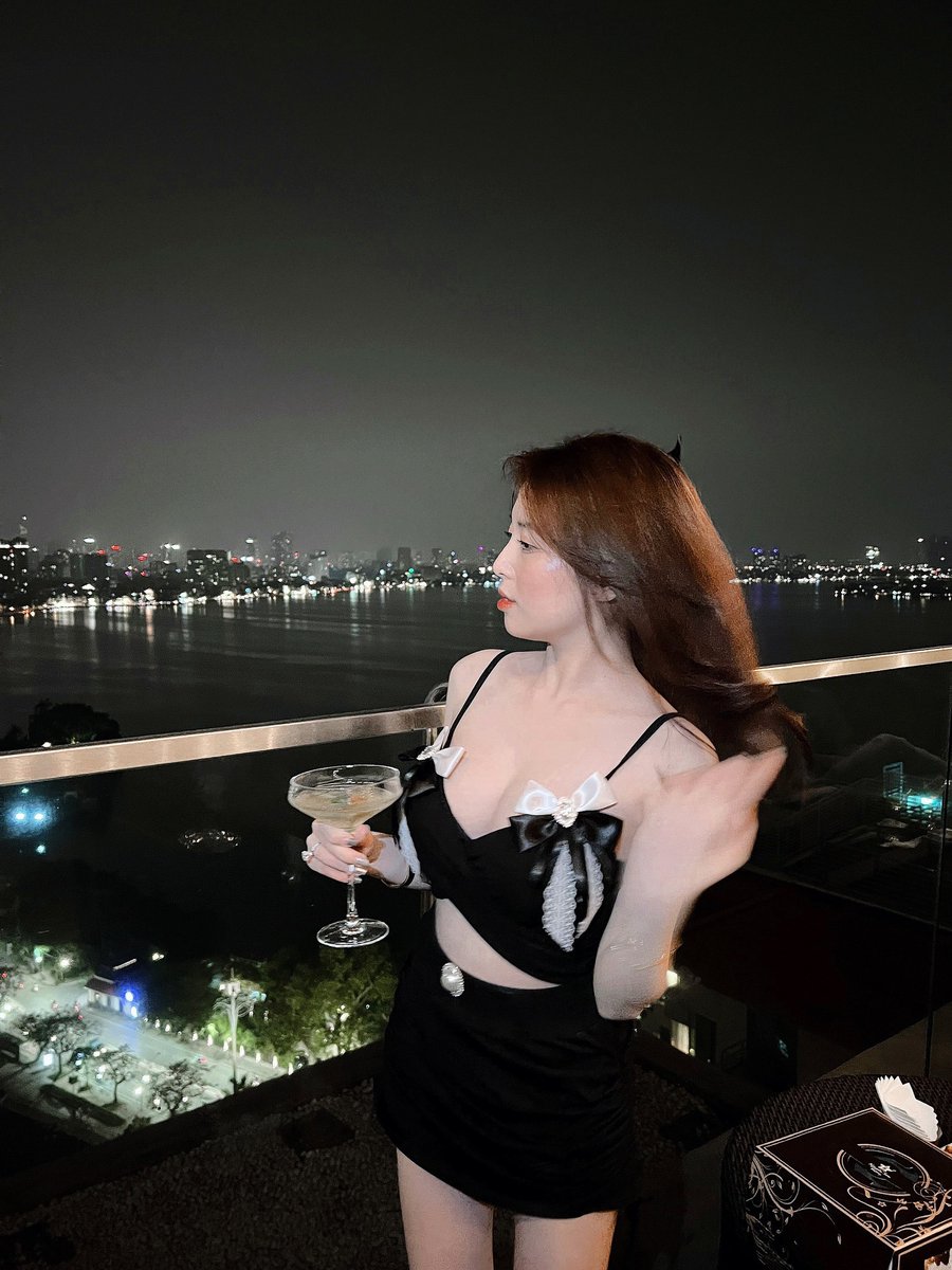 linhvy3369's tweet photo. Tặng anh cà phê nâu, mong là anh say yes.📷📷 https://t.co/AVHHlZfvpj
