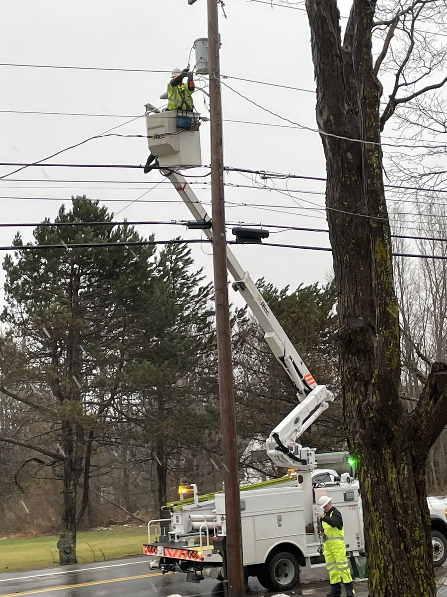 Thank you <a href="/IBEW1837/">IBEW Local 1837</a> brothers &amp; sisters! Power line got knocked in the storm &amp; the boys had it fixed &amp; the power back on in a jiffy! #stahmageddon!