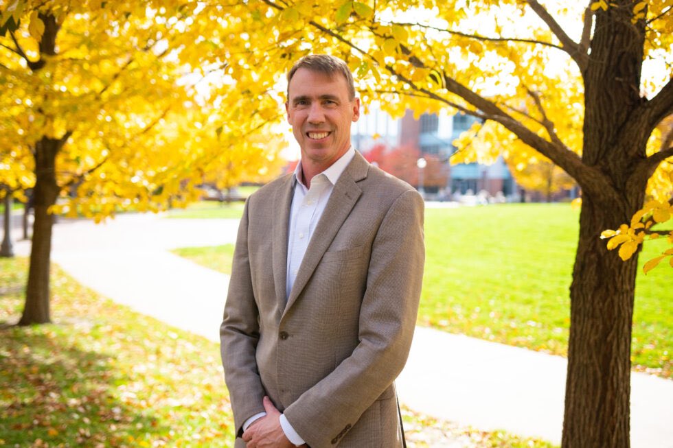 CancerCenterIL's tweet photo. 👏 Congratulations to Paul Hergenrother! The CCIL Deputy Director was named a 2023 National Cancer Institute (NCI) Outstanding Investigator for his work in cancer research.

👉 Learn more about the award and Hergenrother's work: https://t.co/52IBH3L2bU https://t.co/MC21NX8fwf