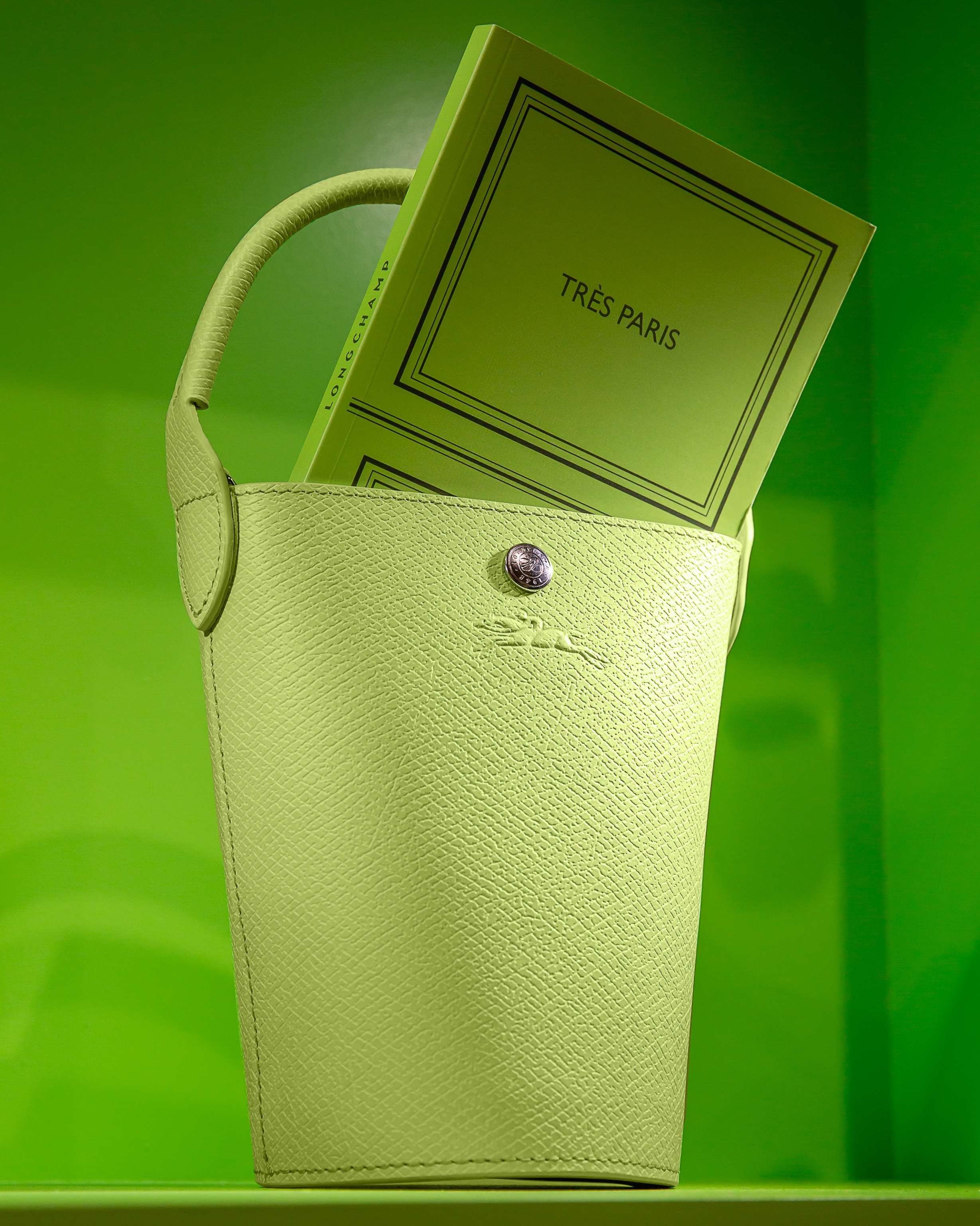 Longchamp on X Longchamp x Harrods Harrods just got a splash of Longchamp green Come and experience the vibrant atmosphere of our pop up until January 25th. https t sXWXvIeHoy LongchampXHarrods Lon...