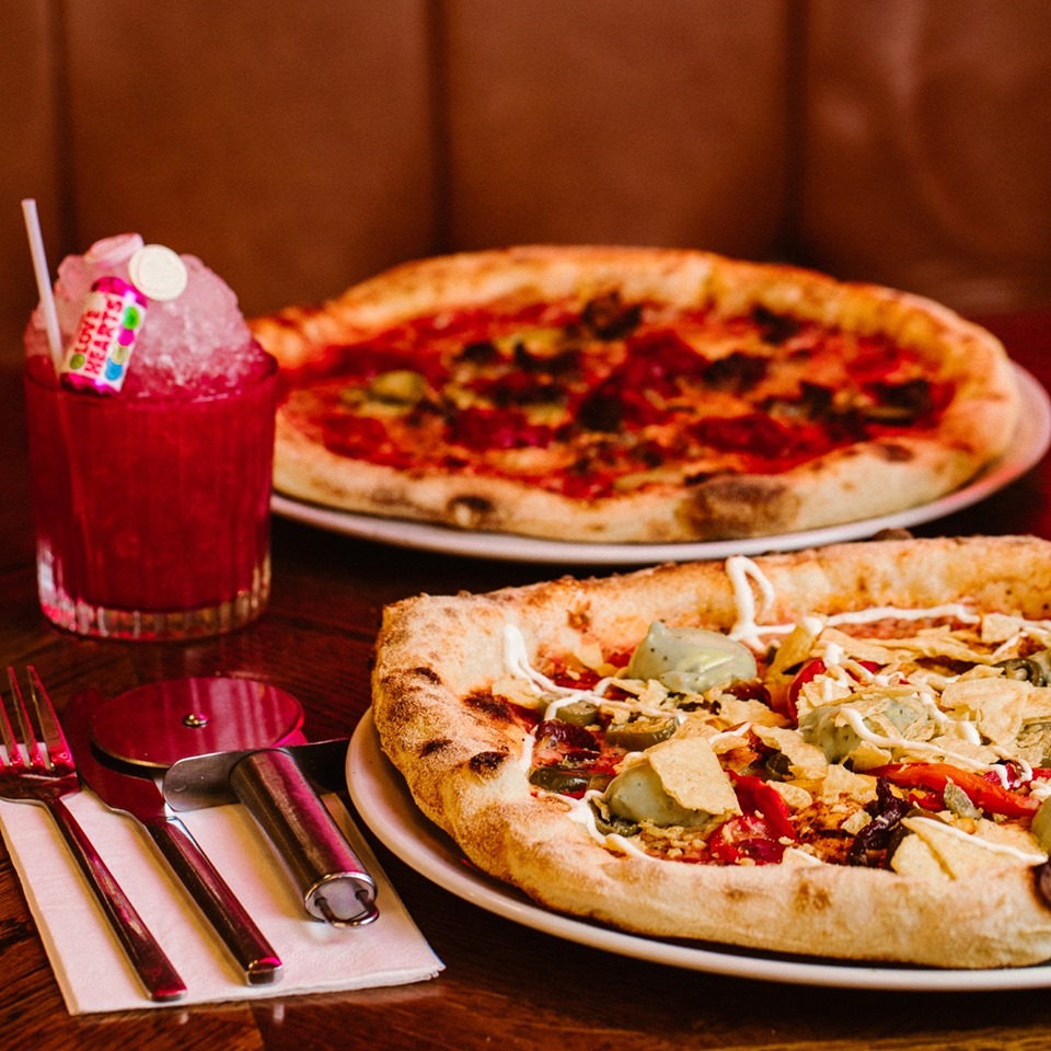 NewcastleNE1's tweet photo. Give your #NE1RestaurantWeek a punk twist at @PizzaPunksUK! 🍕👍
Dig into their £15 offer and enjoy their delicious pizzas PLUS starter or side! 🤘🔥
https://t.co/ht9S2If0KZ https://t.co/5O32GQ6Kif
