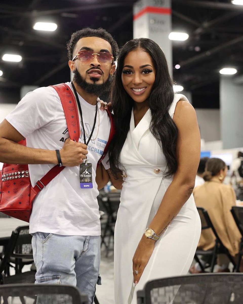 I was so happy I came.. I met so many of my mentees from all over, sat down with a few of my students, and met two in particular that reached 6 figures in their accounts, one just bought a house in LA and it made my heart so warm 🤍