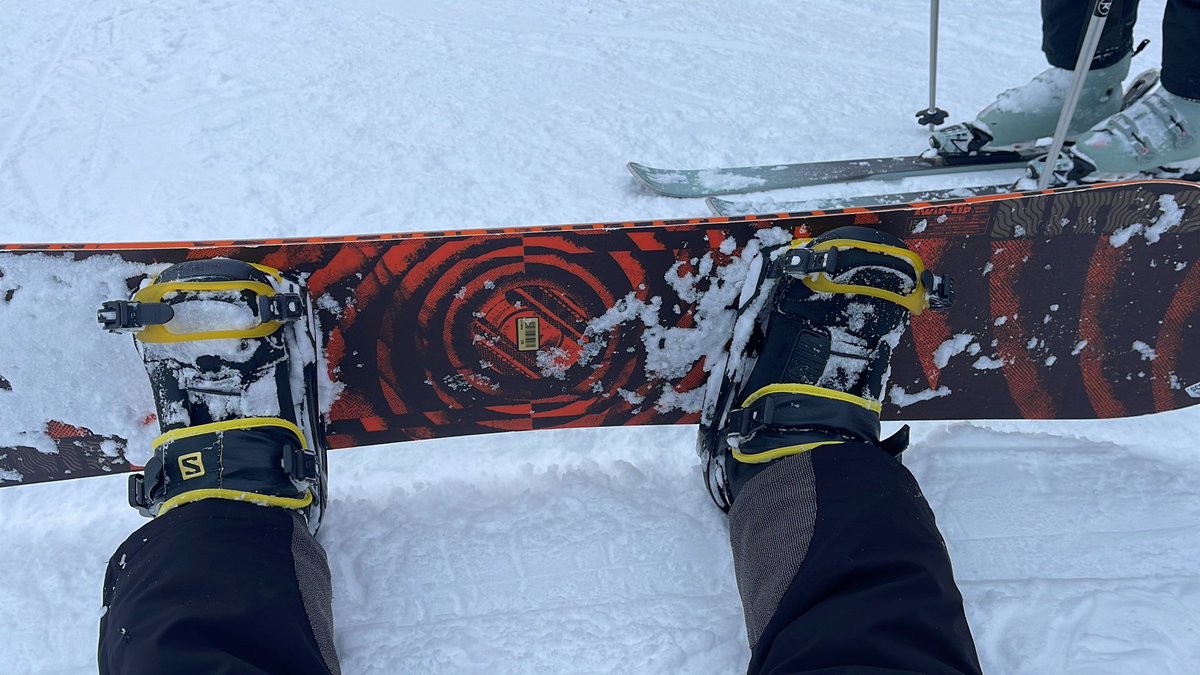 normalster_samt's tweet photo. Snowboard ist doch super https://t.co/vHvTSL6D8q