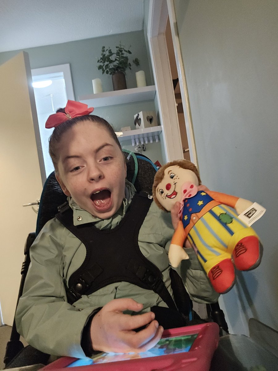 HannahMeIDD8P's tweet photo. Happy 11th Birthday to my best big girl Hannah. What better way to celebrate than being almost 11 months #seizure free ❤️ She was delighted with her talking #MrTumble this morning. #LGS #SCN1B #LennoxGastautSyndrome #InvDuDel8p @_JustinFletcher https://t.co/p13zdohHl0