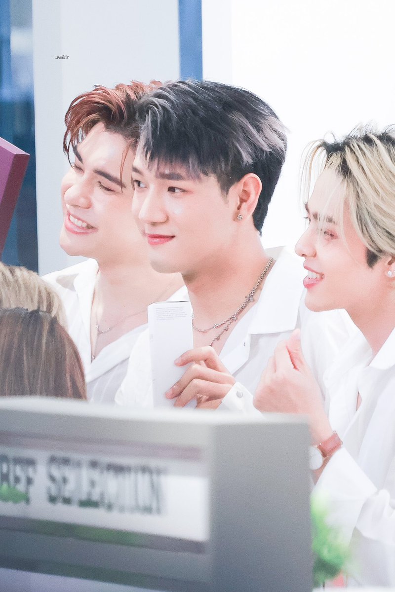 NHAKUNSTUDIO's tweet photo. (10.1.2024) #BFF111SKIN

✨🫳🏻

#Nhakun #ณคุณ #ศพกระซิบ
#วิตามินม่วงที่ฟลุ๊คต่อเลิฟ #BFFxFlukeTor #BFFBKK #เพื่อนสนิทสายบิวตี้ https://t.co/Wj1vRC4DNS