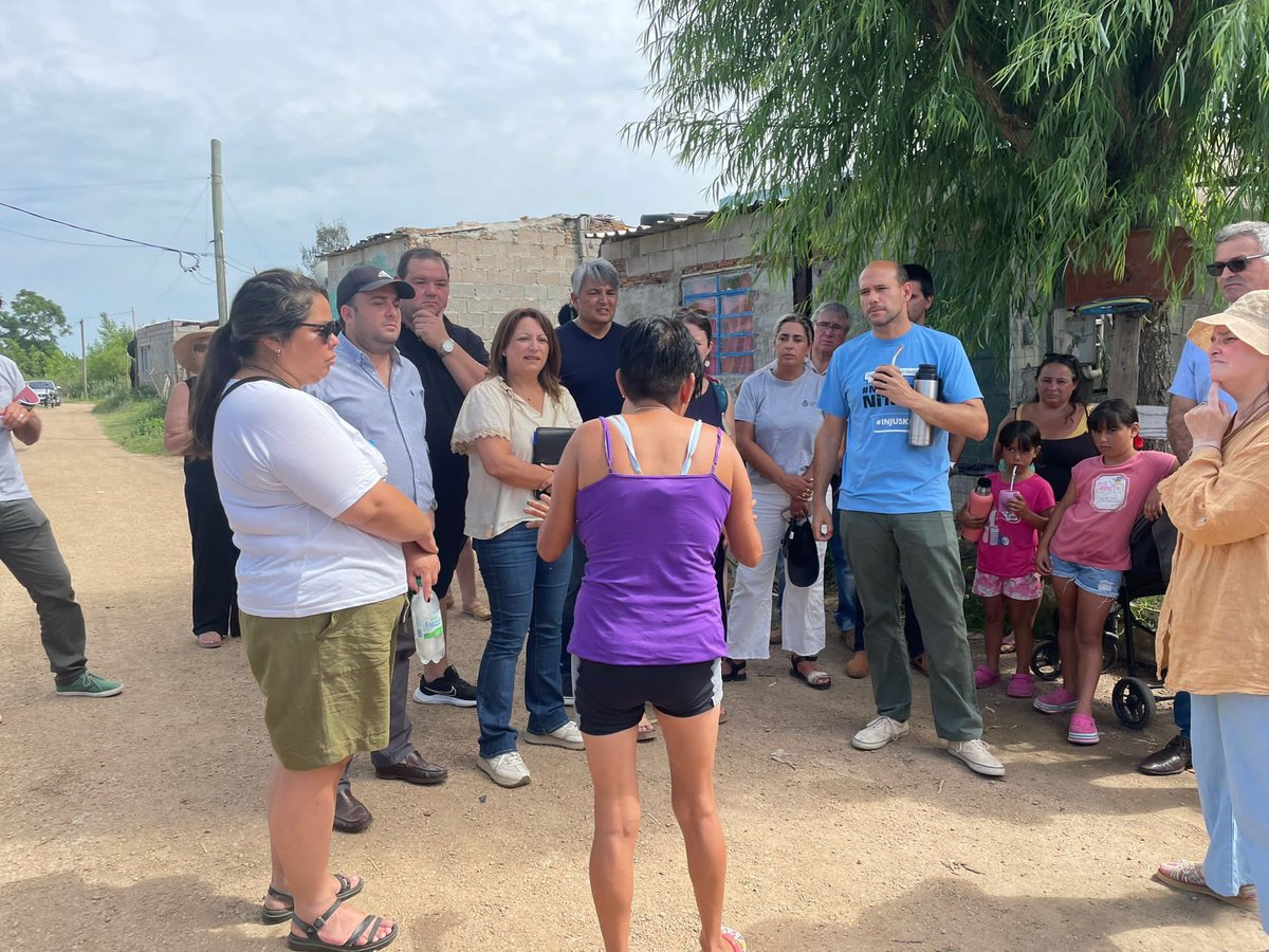 MartinLemaUy's tweet photo. En 18 de mayo, recorriendo el Asentamiento Itapebí para conversar con los vecinos con el objetivo de seguir profundizando el trabajo del @midesuy en territorio y las articulaciones con otras instituciones. https://t.co/2fmbsfIu8r