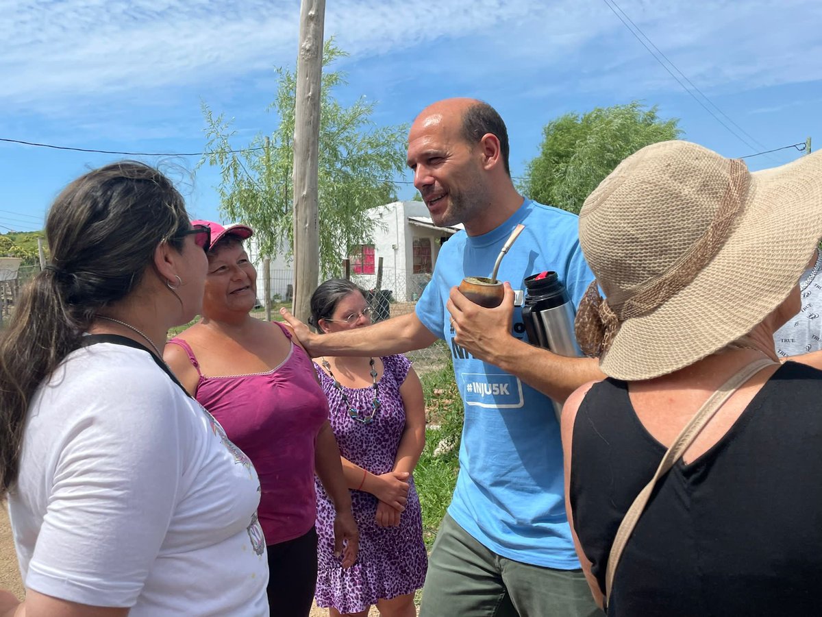 MartinLemaUy's tweet photo. En 18 de mayo, recorriendo el Asentamiento Itapebí para conversar con los vecinos con el objetivo de seguir profundizando el trabajo del @midesuy en territorio y las articulaciones con otras instituciones. https://t.co/2fmbsfIu8r