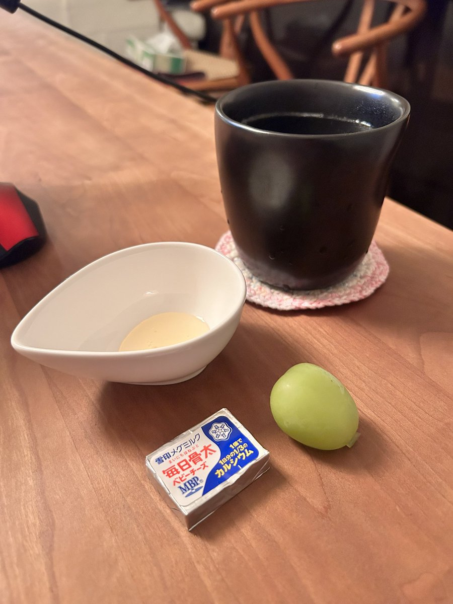 naolvy's tweet photo. 今日のお仕事も無事終えられたので、ホットウィスキー飲みながらYoutubeでも☺️ https://t.co/F6Sfomksbh