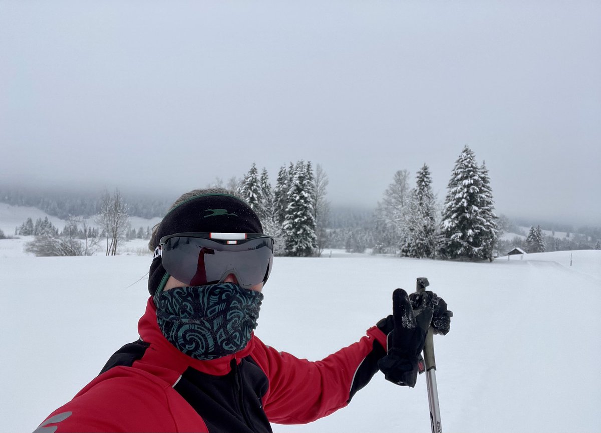 LouiseMangos's tweet photo. A bit nippy on the loipe, but good to be out skating.
#WhatIDoWhenImNotWriting
#ProperWinter https://t.co/SIHSQUuQOU
