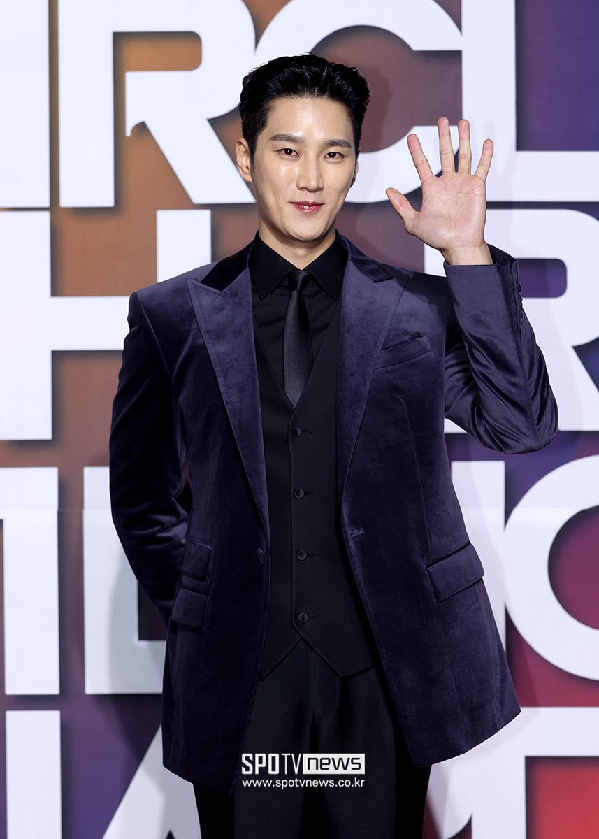 bohyunupdates's tweet image. #AhnBoHyun at 2023 Circle Chart Music Awards (CCMA).

#써클차트뮤직어워즈2023 #CCMA2023
#안보현 #アンボヒョン #安普贤 #อันโบฮยอน