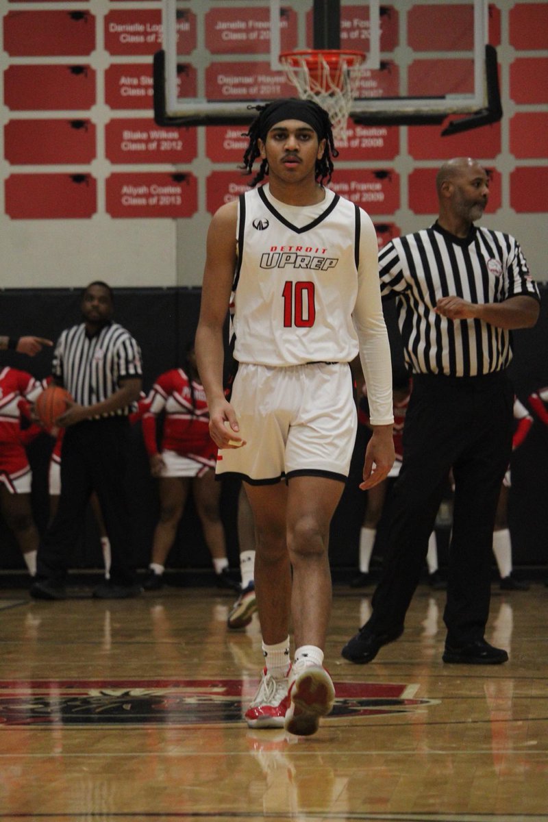 Barrett08B's tweet photo. Detroit Uprep 2024 G Tyler Lowry 1st game back off Injury, Led with 17pts 2 stl 4 Rebounds ,to grab the win over Michigan collegiate H.S https://t.co/0PbbuL3gsT