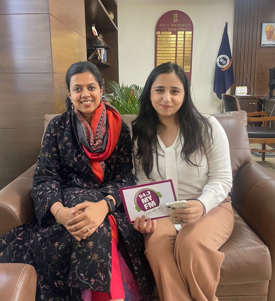 All smiles with @dcmohali Smt. Aashika Jain. Do Listen to her Vision 2024 for Mohali with Shonali on @MYFMIndia tomorrow morning!!