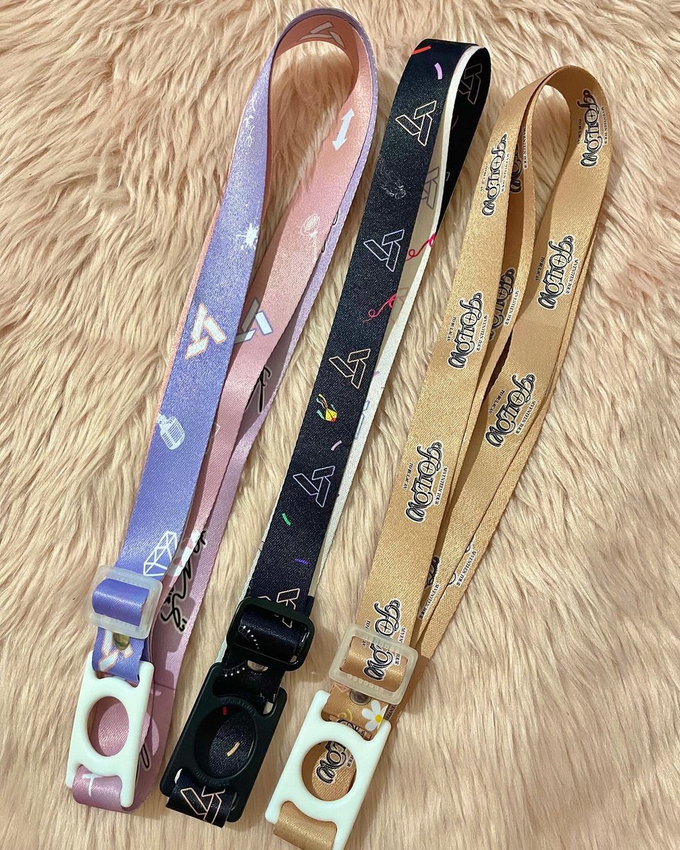 aegyolk___'s tweet photo. wts lfb caratbong strap holder onhand ph 

₱ 280 only! 
✅ SDD 

seventeen svt carat follow tour https://t.co/Xr9ruJ4aYj
