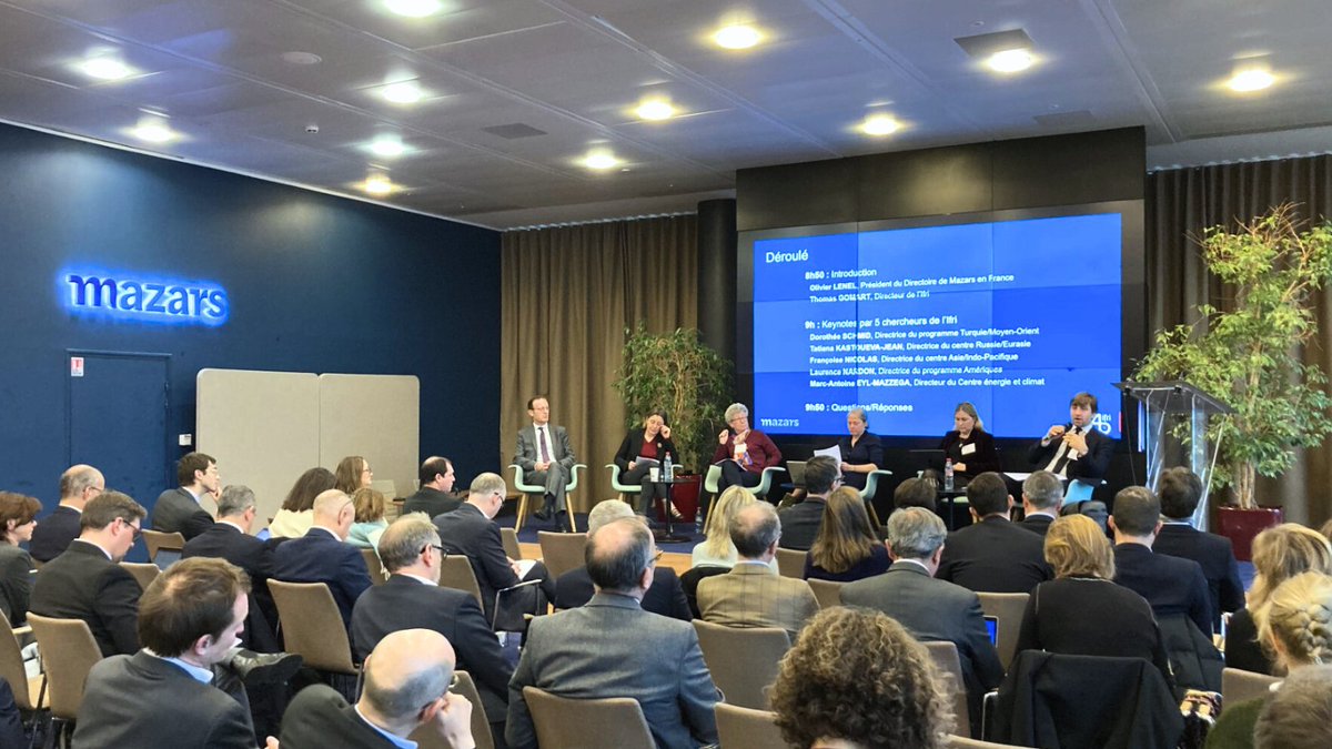 IFRI_'s tweet photo. [🔎Prévisions 2024] Ce matin, l'Ifri, en partenariat avec @MazarsenFrance, réunissait experts et dirigeants d'entreprise pour discuter du risque géopolitique et des enjeux internationaux qui occuperont l'agenda des États et des entreprises ces prochains mois.

Cinq chercheurs de l'Ifri ont notamment apporté leur éclairage sur l’#Europe, l'#Ukraine, le #GreenDeal, le Proche-Orient, les élections américaines de 2024, la #Chine et l'#Inde.

En présence également de @ThomasGomart, directeur de l'Ifri, d'Hervé Hélias, Président directeur général de @MazarsGroup et d’@OlivierLenel, Président du directoire de @MazarsenFrance.

En savoir plus sur l’accompagnement des entreprises par l’Ifri : https://t.co/YQt2qwwtwt