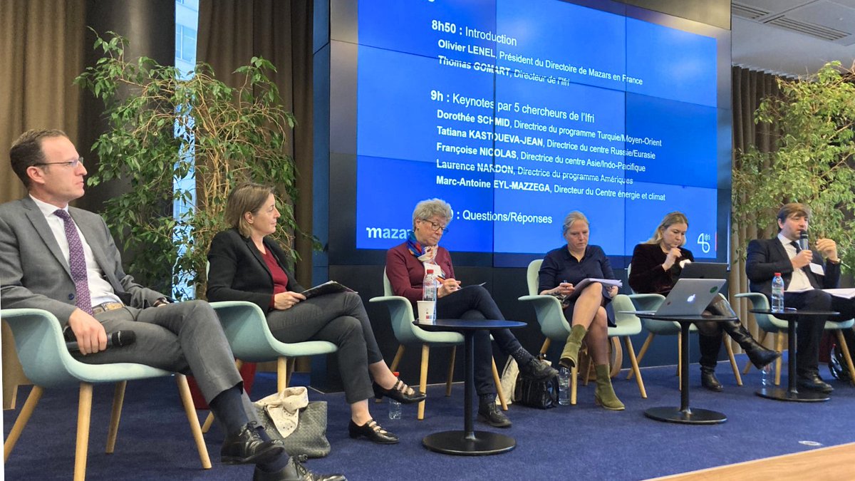 IFRI_'s tweet photo. [🔎Prévisions 2024] Ce matin, l'Ifri, en partenariat avec @MazarsenFrance, réunissait experts et dirigeants d'entreprise pour discuter du risque géopolitique et des enjeux internationaux qui occuperont l'agenda des États et des entreprises ces prochains mois.

Cinq chercheurs de l'Ifri ont notamment apporté leur éclairage sur l’#Europe, l'#Ukraine, le #GreenDeal, le Proche-Orient, les élections américaines de 2024, la #Chine et l'#Inde.

En présence également de @ThomasGomart, directeur de l'Ifri, d'Hervé Hélias, Président directeur général de @MazarsGroup et d’@OlivierLenel, Président du directoire de @MazarsenFrance.

En savoir plus sur l’accompagnement des entreprises par l’Ifri : https://t.co/YQt2qwwtwt