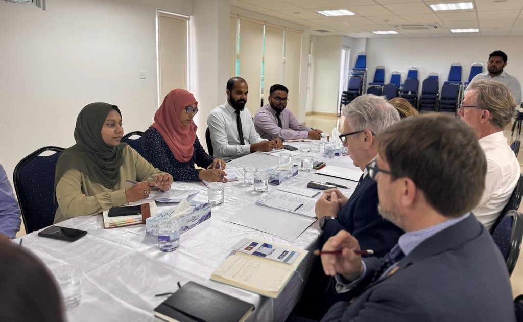 #EUEOMMaldives2023 also had a meeting with <a href="/ACC_Maldives/">ACC-MALDIVES</a> to delve into findings and recommendations, particularly focusing on widely acknowledged aspects of vote buying and electoral campaigning. 🇪🇺