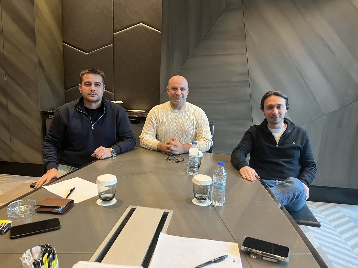 Değerli Dostlar, Zafer Partisi eski İstanbul ve İzmir İl Başkanı <a href="/SalihAltun__/">salih altun🇹🇷𐱅𐰇𐰼𐰚</a>  ve <a href="/TuncaEge/">Av. Ege Tunca</a> ile Türk Milliyetçiliği üzerine... Türk Milliyetçiliği fikri muhalefet olmak için değil, iktidar olmak için kodlanmış ve mayalanmıştır. Bir gün geri döneceğiz…