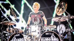 ManoloBellon's tweet photo. Ayer falleció el baterista #JamesKottak de @Scorpions (1996-2016) y de #KingdonCome. No se ha confirmado la causa de su muerte, pero se especula que tendría que ver con sus adicciones. Tenía apenas 61 años. #GraciasPorLaMusica! @rochy62 https://t.co/7RYmAqXGiq