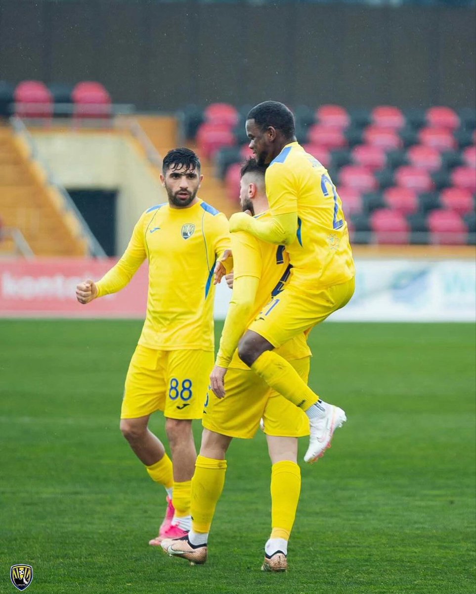 officialPAPU's tweet photo. Great start of the Year, keep improving! ⚽️💛💙 https://t.co/hFCK8MjgNr