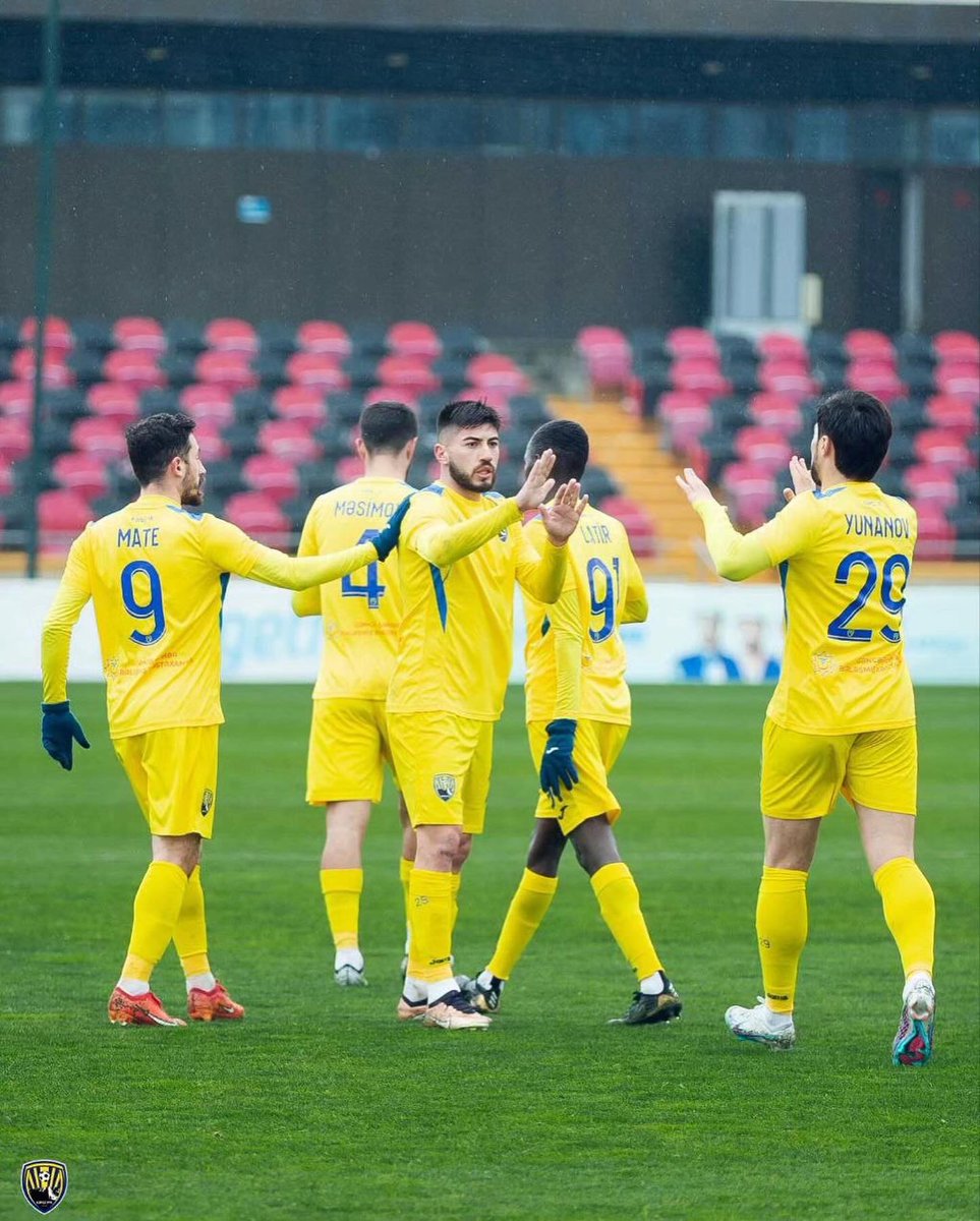officialPAPU's tweet photo. Great start of the Year, keep improving! ⚽️💛💙 https://t.co/hFCK8MjgNr