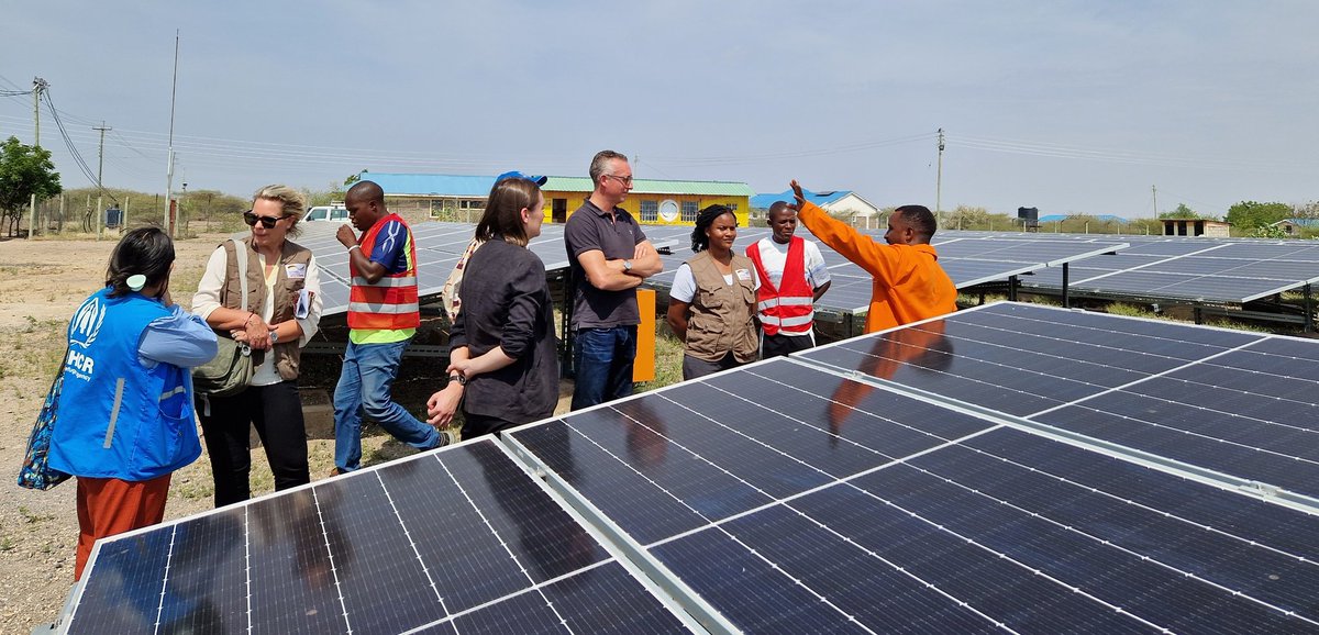 Diplo_Jazz's tweet photo. One of the many projects 🇩🇪 is supporting in and around Kakuma and Kalobeyei via @giz_gmbh: a 541 kw solar 🌞 system, serving over 25.000 households and 300 SMEs with clean and affordable electricity. Kazi safi 👍👍🏾 https://t.co/g4aCGox6rN
