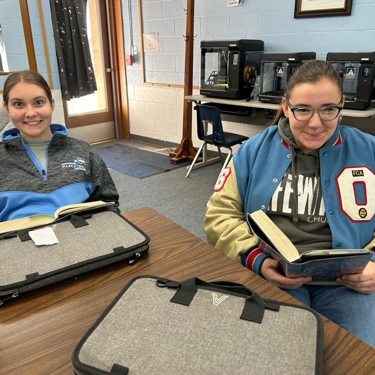 Okeene_OPS's tweet photo. 7th through 12th grade students who made the "Nice List" were rewarded with lunch from a local restaurant of their choice today! Mrs. Feely chose the top 15 readers based on total points in AR! https://t.co/tMTu3iXRnG