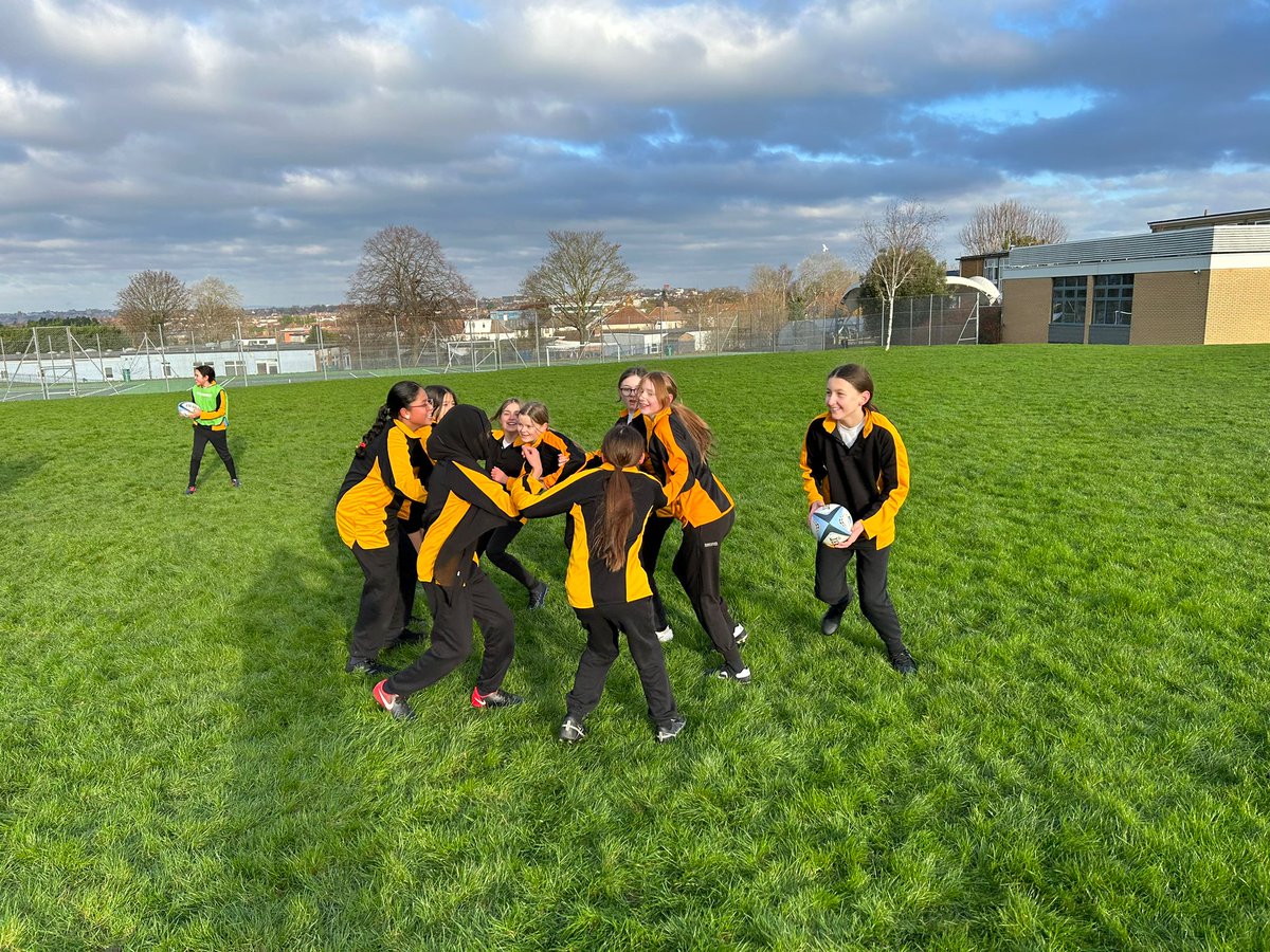 BrisBearsFound's tweet image. Our 🥈 brand new #ProjectRugby school of 2️⃣0️⃣2️⃣4️⃣ saw us spend the day with amazing Year 7⃣, 8⃣ &amp;amp; 🔟 girls at @st_berns 🥶🏉👏 

@ImperialRFC &amp;amp; @sbrugby - give us a shout if you want to support 👇

📧 rhynes@bristolbearsrugby.com