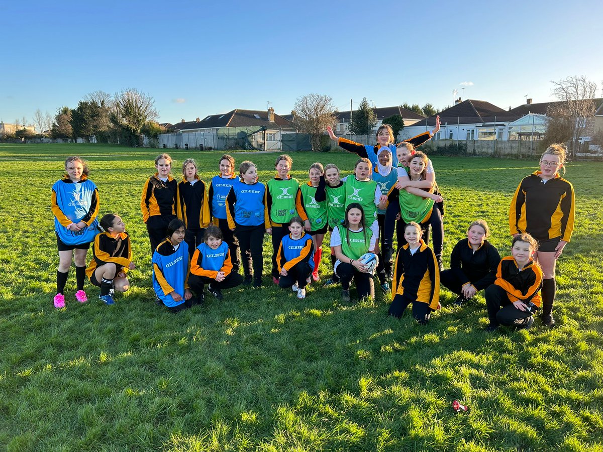 BrisBearsFound's tweet image. Our 🥈 brand new #ProjectRugby school of 2️⃣0️⃣2️⃣4️⃣ saw us spend the day with amazing Year 7⃣, 8⃣ &amp;amp; 🔟 girls at @st_berns 🥶🏉👏 

@ImperialRFC &amp;amp; @sbrugby - give us a shout if you want to support 👇

📧 rhynes@bristolbearsrugby.com