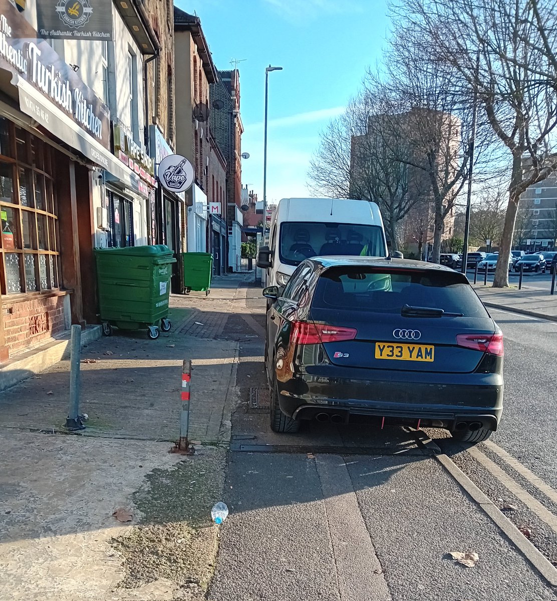 @YPLAC @parkingknobs @BlatantWatch 
Parrock Street #Gravesend They couldn't give a sh*t  #pavementparking #AccessibleStreets #PavementsForPeople #BadParking #pavementsareforpeople @graveshambc @kent_police @KentPoliceGrav