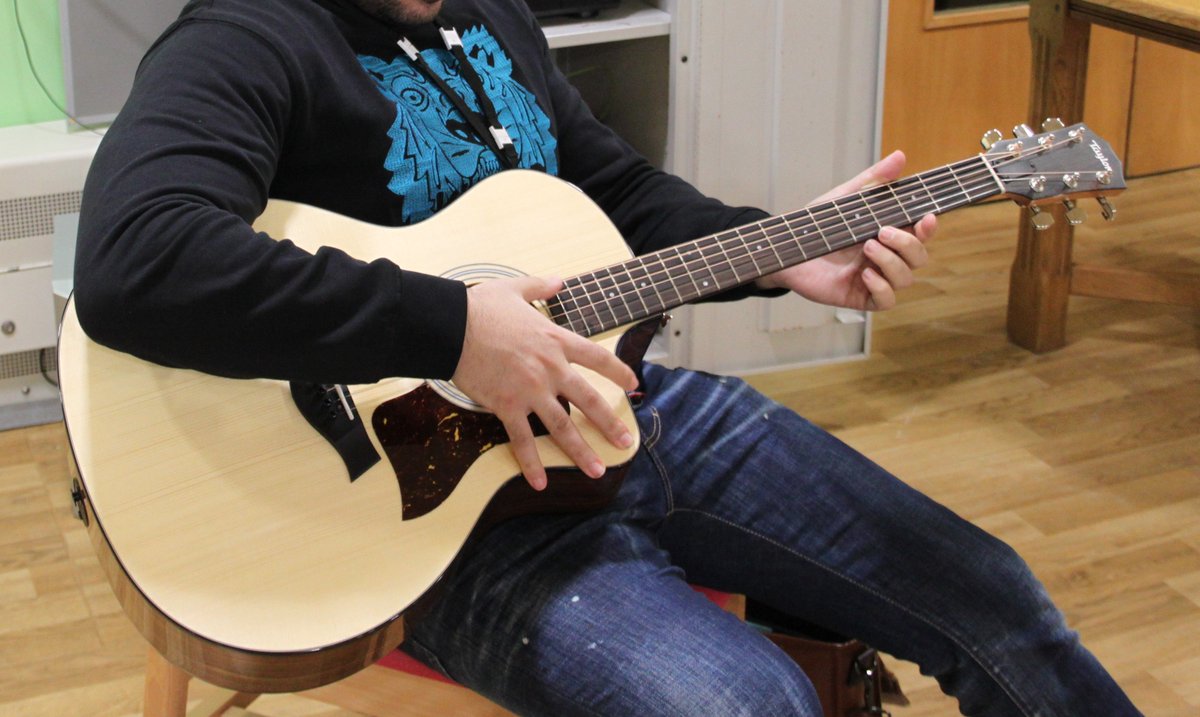We've had a successful open session where all patients were invited along to try out playing the guitar with our guitar tutor, Tom, and some have signed up to learn a new skill. Wathwood's got talent! 🎸
