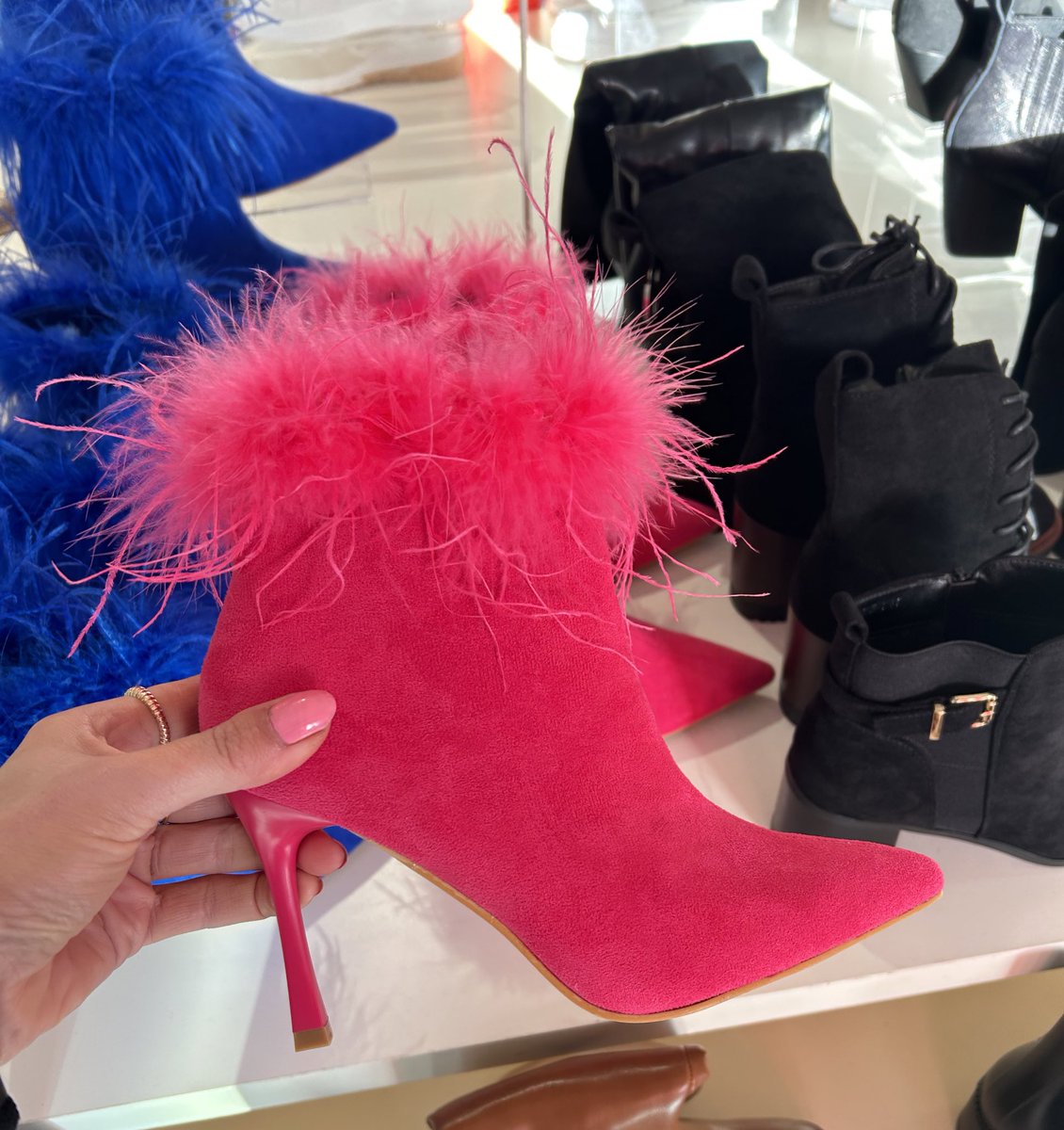 Dawnesme's tweet photo. When your horse is beaten into ๐ฅ retail therapy is necessary ๐
๐ฉท๐
#keepshopping https://t.co/nG9NhgBdt0