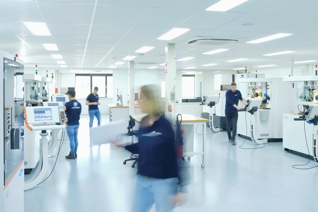 Wij zoeken nog een draadvonker / operator CNC voor productie van ultra kleine hoogwaardige metalen delen voor medisch toepassingen. Iets voor jou? #baan #job #medtech #cnc #mechanica jansenprecision.com/over-ons/#vaca…