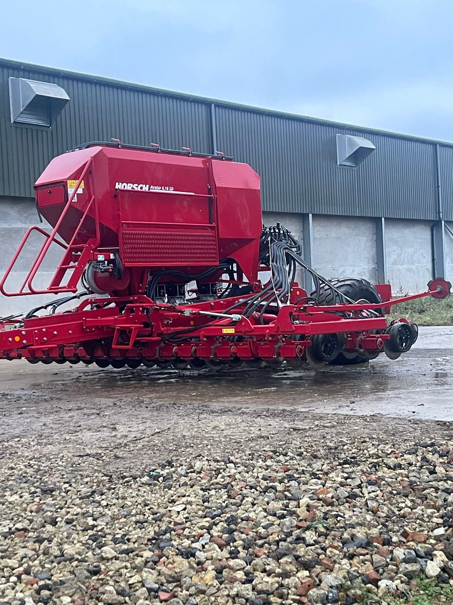 FOR SALE- please share. 6m Horsch Avatar.
2021 3 hoppers,  manual front-back half width shut off , metal 75%-80%, hydraulic steps, extra tool box, full set of rollers. £80,000.