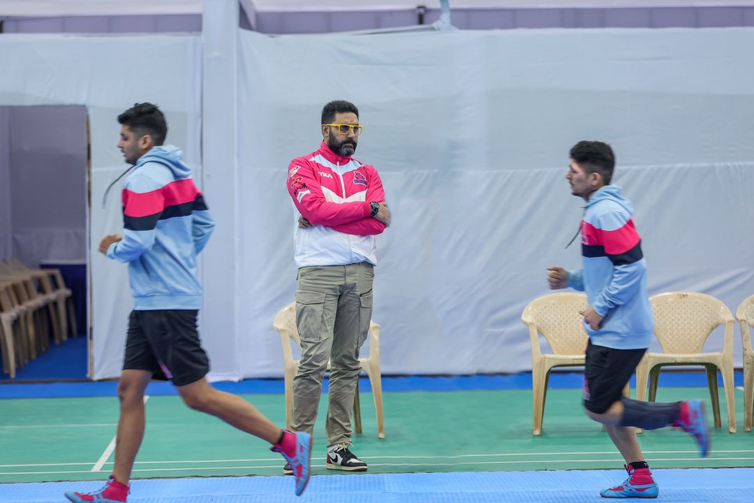 #PantherBoss making sure the #PantherPack is all set to Roar at their home🔥

#AbhishekBachchan #Bachchan #ABCrew #RoarForPanthers #JPP #PKLSeason10