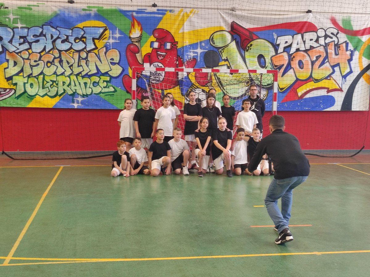 Cite_educBehren's tweet photo. Journée de tournage #NAH Bravo à tous les élèves pour leur investissement et leur sérieux dans ce projet @CelinePlontz_M @VincentKlakocer @VLangbour @nellybodo @FredGuyot3007 @Dsden57 @dcauretxx @RLaganier @GregoryPremon https://t.co/B4N6Rpmx5R