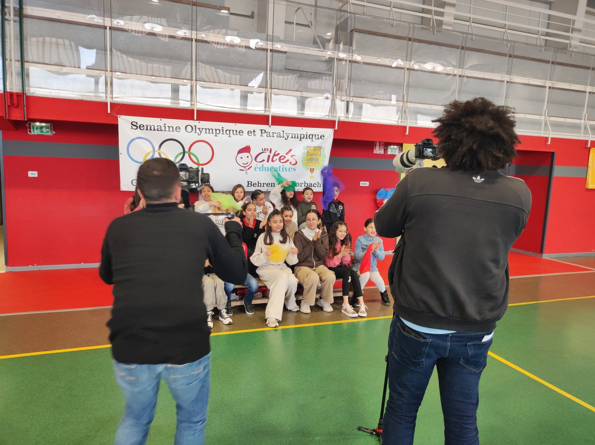 Cité éducative de Behren-lès-Forbach (@cite_educbehren) on Twitter photo Journée de tournage #NAH Bravo à tous les élèves pour leur investissement et leur sérieux dans ce projet <a href="/CelinePlontz_M/">Céline Plontz-Margherita</a> <a href="/VincentKlakocer/">KLAKOCER VINCENT</a> <a href="/VLangbour/">Virginie Langbour</a> <a href="/nellybodo/">Bodo Nelly</a> <a href="/FredGuyot3007/">Fred Guyot</a> <a href="/Dsden57/">DSDEN de la Moselle</a> <a href="/dcauretxx/">Cauret</a> <a href="/RLaganier/">Richard Laganier</a> @GregoryPremon Journée de tournage #NAH Bravo à tous les élèves pour leur investissement et leur sérieux dans ce projet <a href="/CelinePlontz_M/">Céline Plontz-Margherita</a> <a href="/VincentKlakocer/">KLAKOCER VINCENT</a> <a href="/VLangbour/">Virginie Langbour</a> <a href="/nellybodo/">Bodo Nelly</a> <a href="/FredGuyot3007/">Fred Guyot</a> <a href="/Dsden57/">DSDEN de la Moselle</a> <a href="/dcauretxx/">Cauret</a> <a href="/RLaganier/">Richard Laganier</a> @GregoryPremon