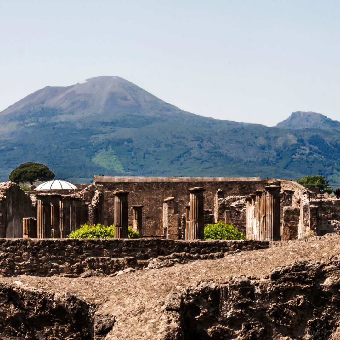 FINSAgency's tweet image. Day 10 Bucket List #11 – Explore Pompeii!  Captivating ancient Roman city buried by Mount Vesuvius. Discover preserved streets, villas, and amphitheater  Exploring Pompeii is like stepping back in time. #PompeiiExploration #BucketList