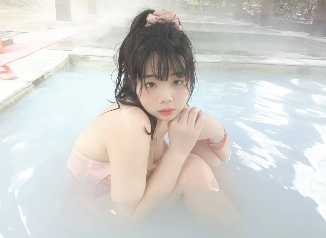 a_kimo1979's tweet photo. 冬天泡温泉贼拉舒服~😊 #女大学生 https://t.co/xWWclBLRKv